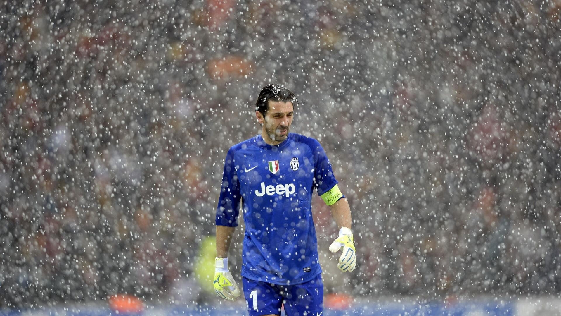 莱比锡红牛收割贝蒂斯背后,卢卡库在英超争冠中接管比赛